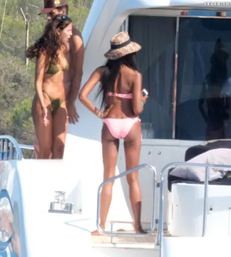 Image 1754069 from Eiza González