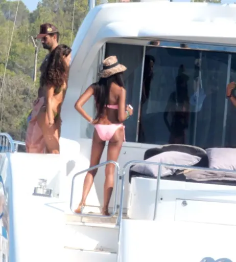 Image 1754230 from Eiza González