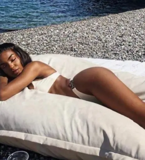 Image 1759599 from Alicia Awa