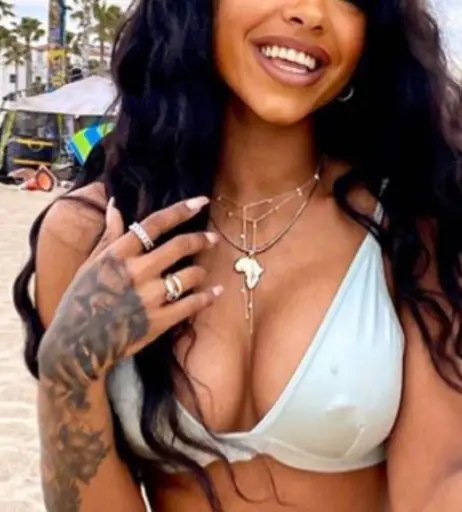 Image 1759695 from Alicia Awa