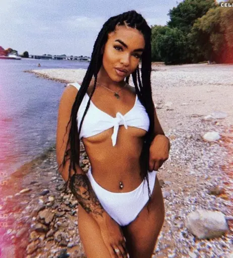 Image 1759642 from Alicia Awa