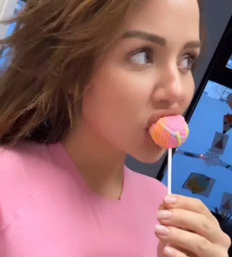 Image 1759616 from Kim Gloss