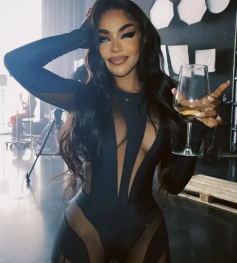 Image 1759048 from Alicia Awa