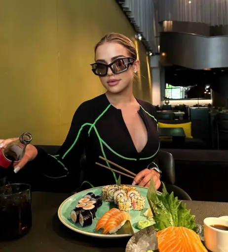 Image 1758507 from Kim Gloss