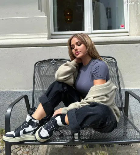 Image 1758364 from Kim Gloss