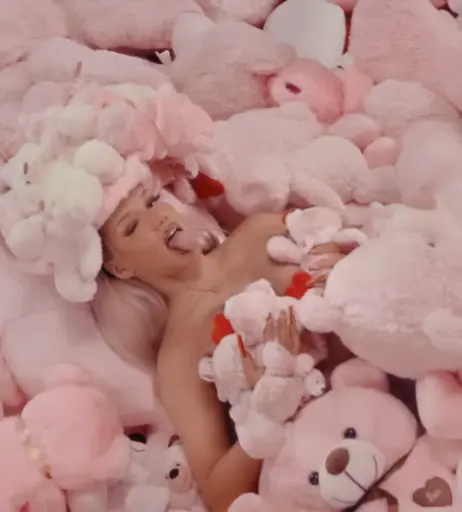 Image 1735385 from Shirin David