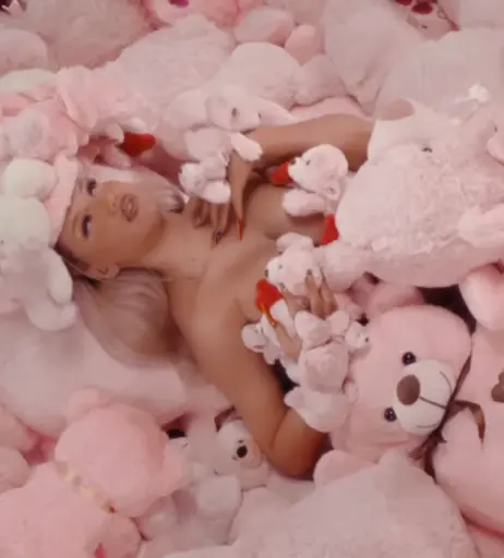 Image 1735229 from Shirin David