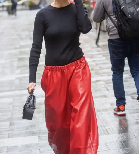 Image 1737984 from Ashley Roberts