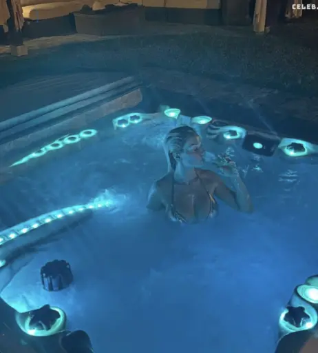 Image 1732392 from Shirin David