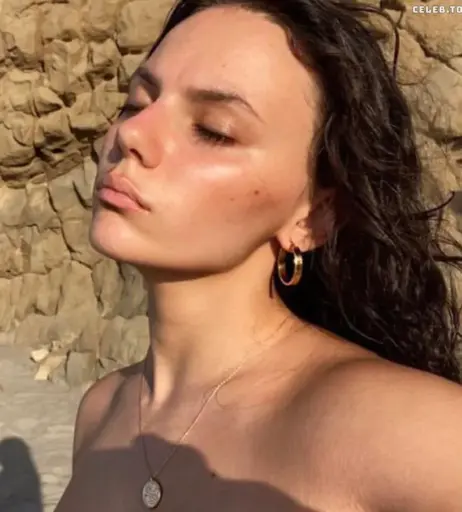 Image 1730363 from Dafne Keen