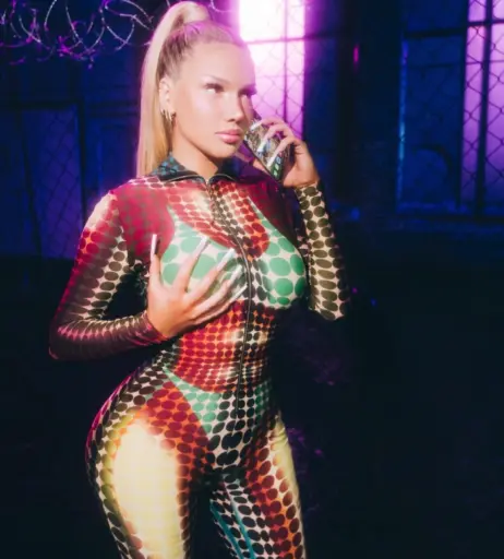 Image 1730974 from Shirin David