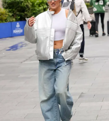 Image 1729442 from Ashley Roberts