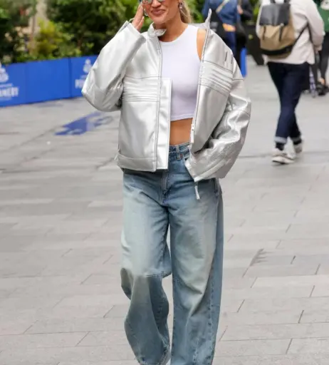 Image 1729774 from Ashley Roberts