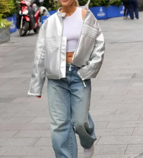 Image 1729196 from Ashley Roberts