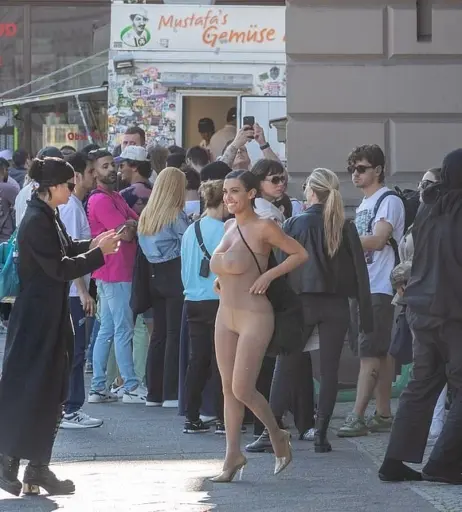 Image 1728176 from Bianca Censori