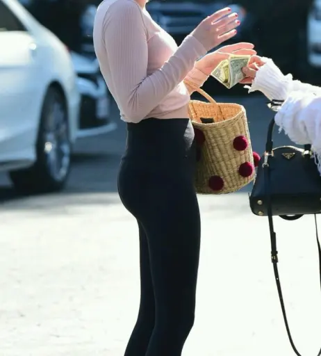 Image 1728942 from Emma Roberts