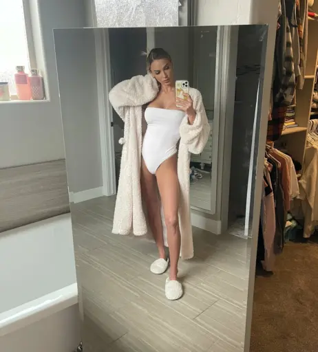 Image 10952247 from Emma Hix / emmahixofficial