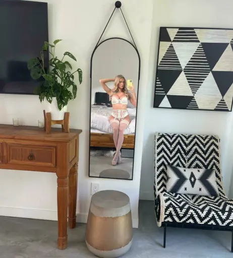 Image 10967964 from Emma Hix / emmahixofficial