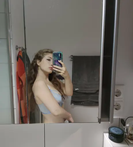 Image 1096350 from Jolean