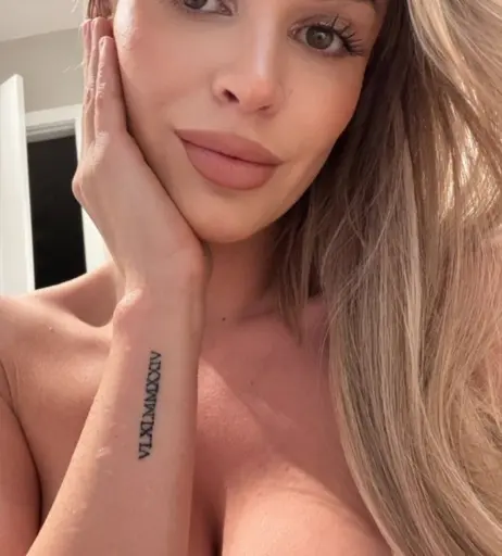 Image 10975624 from Emma Hix / emmahixofficial