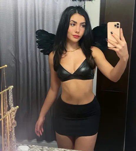 Image 10927604 from Andrea Botez (leaks = ban)