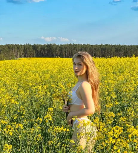 Image 1083370 from Jolean