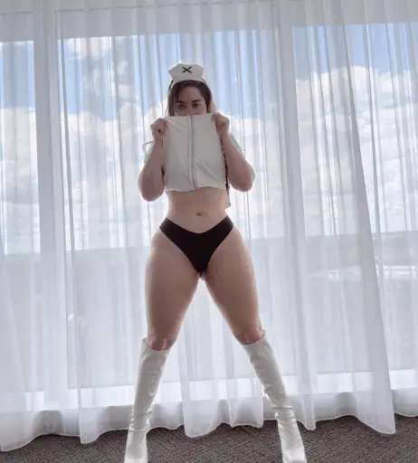 Image 10790157 from TwinTwitcherz (jessicatalystic - Low_Ad_988) + (Linneas_life_ - Linneas_Feet)