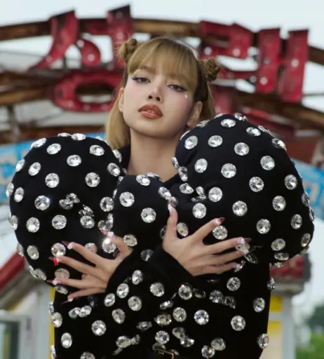 Image 10788834 from Lisa | BLΛƆKPIИK (Blackpink)