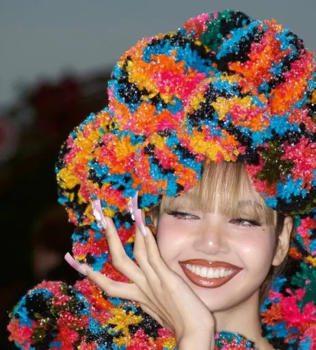 Image 10788841 from Lisa | BLΛƆKPIИK (Blackpink)