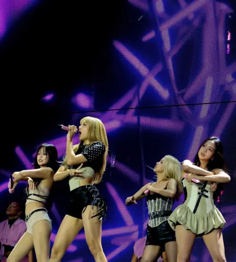 Image 10617222 from Lisa | BLΛƆKPIИK (Blackpink)