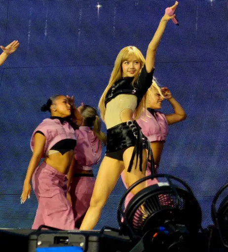 Image 10617205 from Lisa | BLΛƆKPIИK (Blackpink)