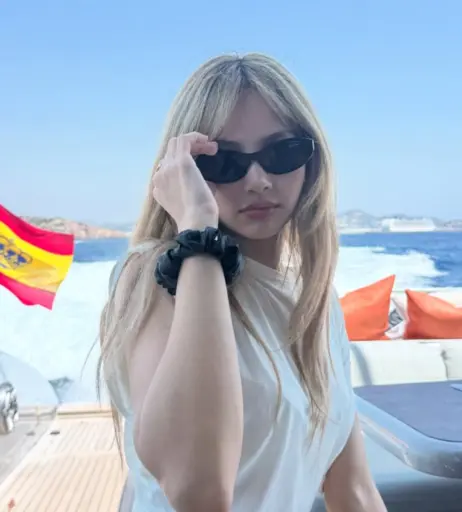 Image 10617242 from Lisa | BLΛƆKPIИK (Blackpink)