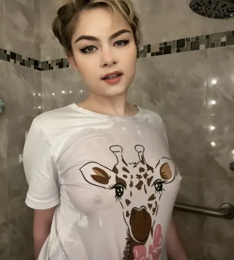 Image 10625421 from TwinTwitcherz (jessicatalystic - Low_Ad_988) + (Linneas_life_ - Linneas_Feet)