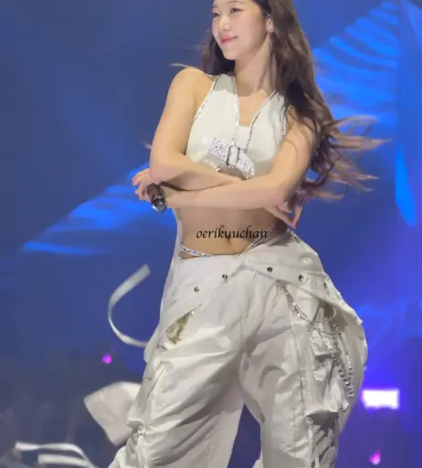 Image 10620511 from Kazuha Nakamura 中村 一葉 | LESSERAFIM