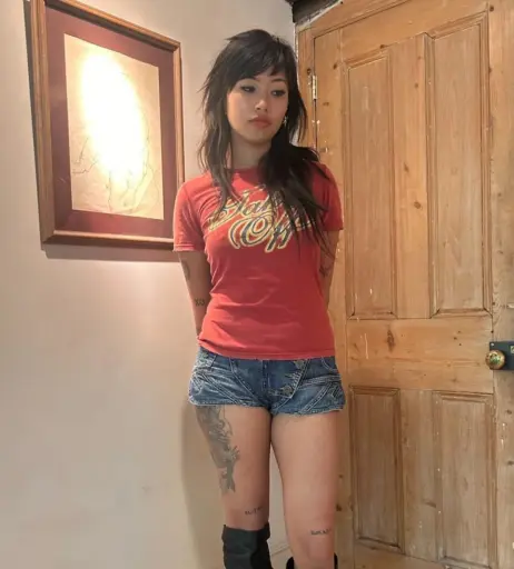 Image 10623807 from beabadoobee radvxz