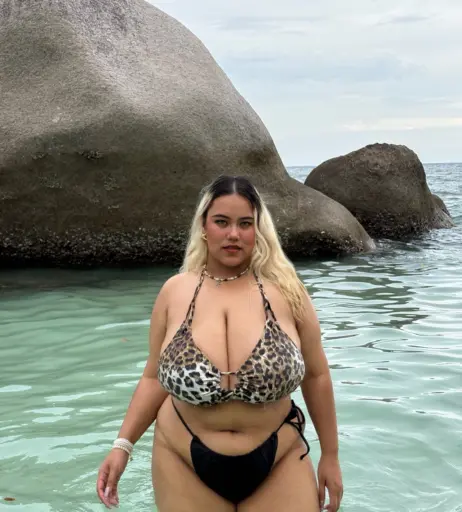 Image 10608338 from fhong_fionax / Chayada Dulyasatien (Busty Thai Model)