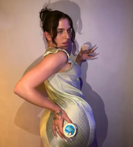 Image 10695798 from Mae Muller