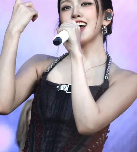 Image 10682802 from An Yujin 안유진 | YUJIN