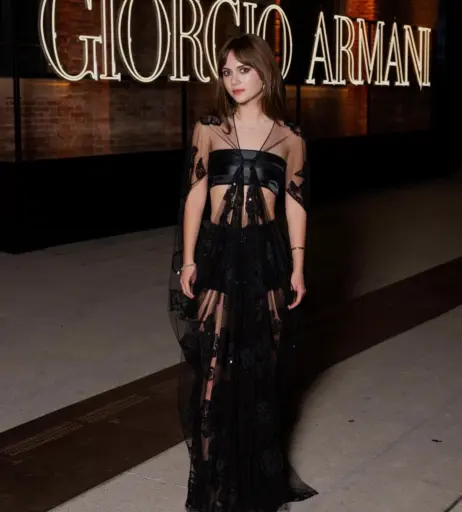 Image 10689382 from Emilia Jones