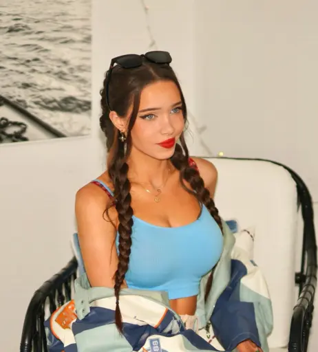 Image 1058043 from Lydia Violet