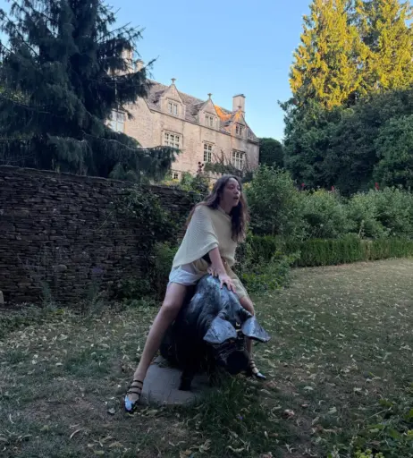 Image 10311417 from Laufey lin