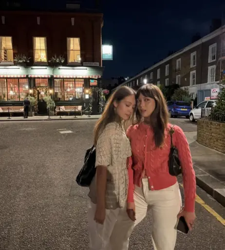 Image 10311418 from Laufey lin