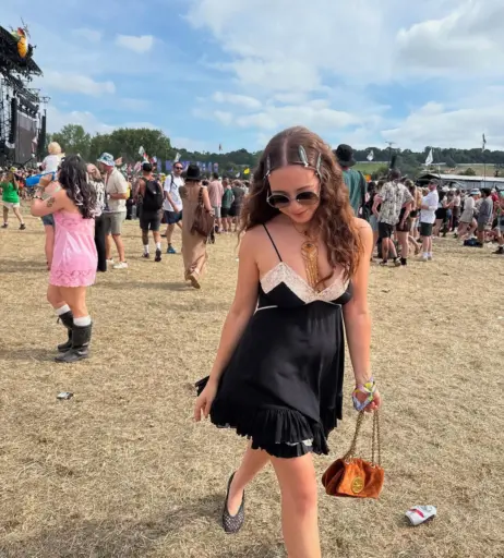 Image 10311408 from Laufey lin