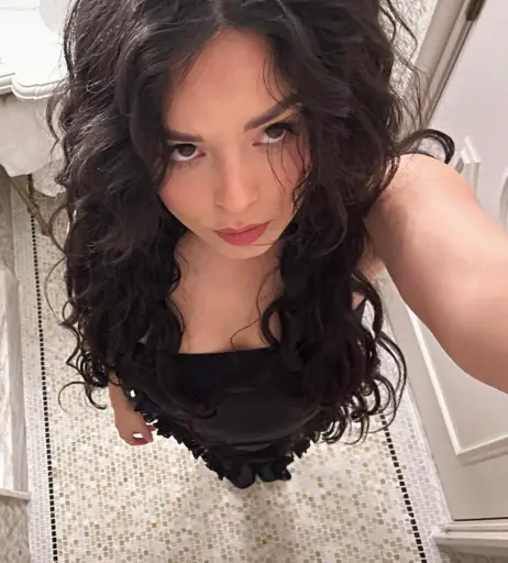 Image 1032438 from Valkyrae