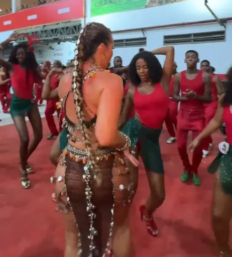 Image 10125311 from Paolla Oliveira