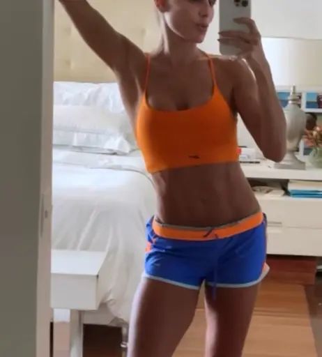 Image 10132981 from Deborah Secco