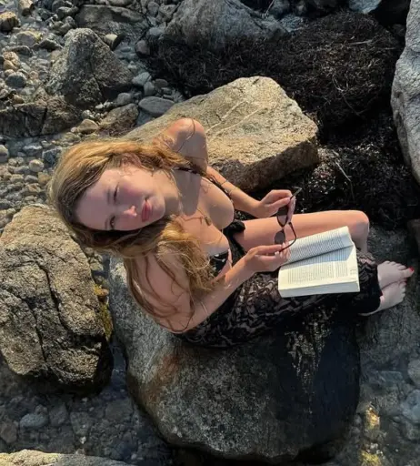 Image 10079551 from @emmakrocherolle