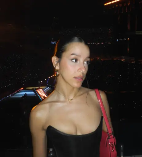 Image 10017427 from Izzybizzyspider | FBE React Girl