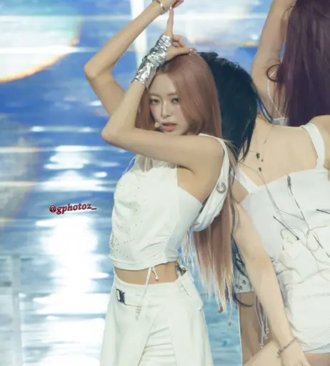 Image 10028702 from Yuna - ITZY (유나, Shin Yu Na)