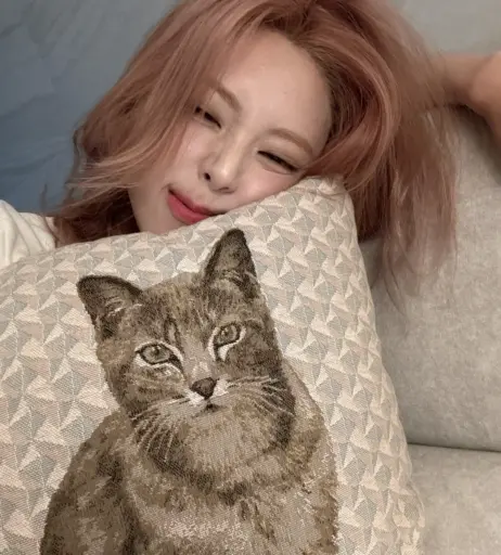 Image 10028745 from Yuna - ITZY (유나, Shin Yu Na)